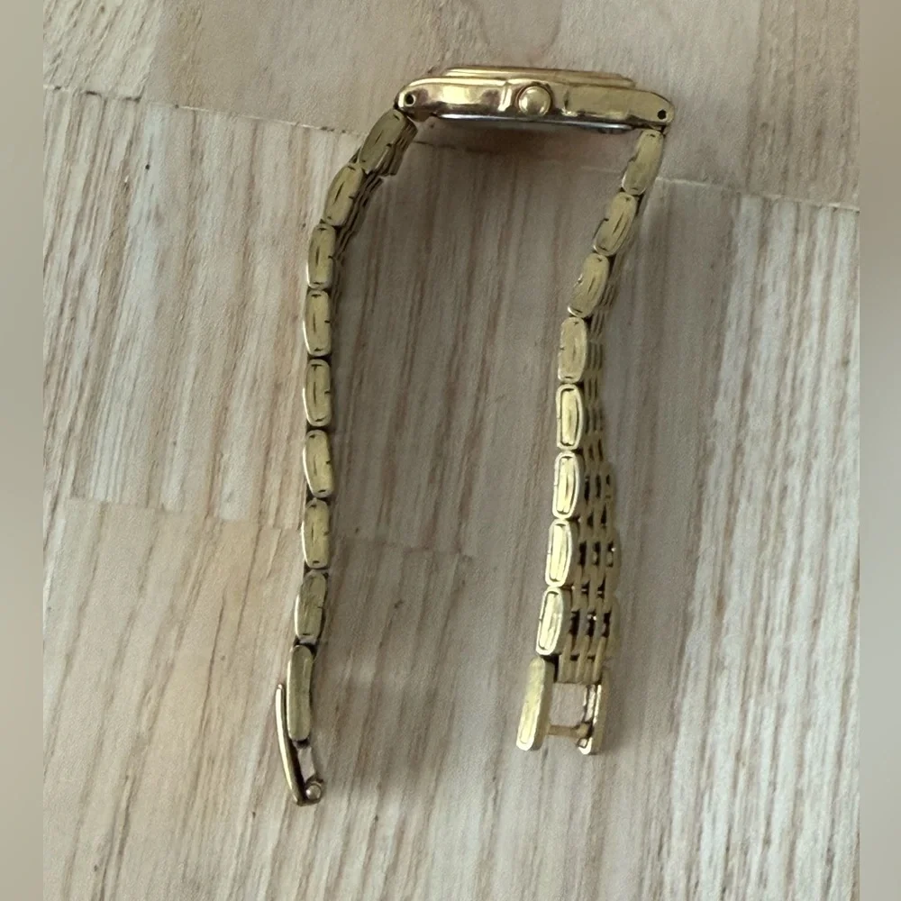 Seiko Vintage Ladies Watch Black Dial Gold-Tone Bracelet New Battery